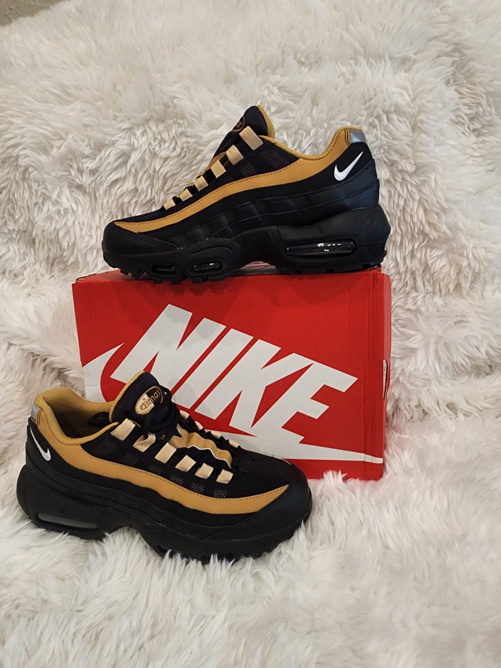 Nike Men's Black and Gold Air Max 95 Sneakers